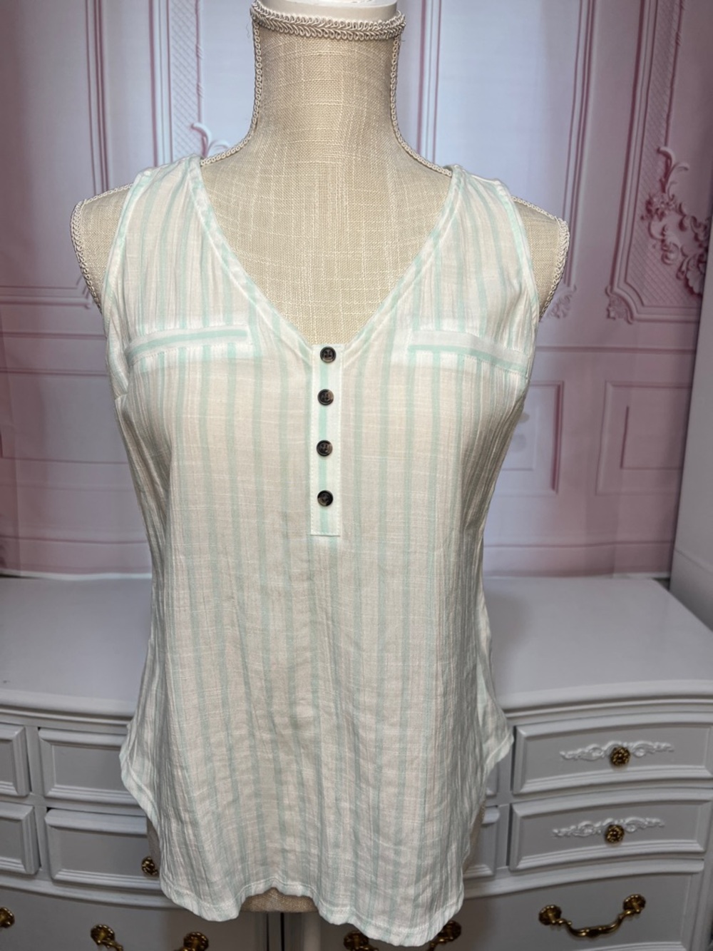 Candie’s Sleeveless Mint-Striped V-Neck Top
